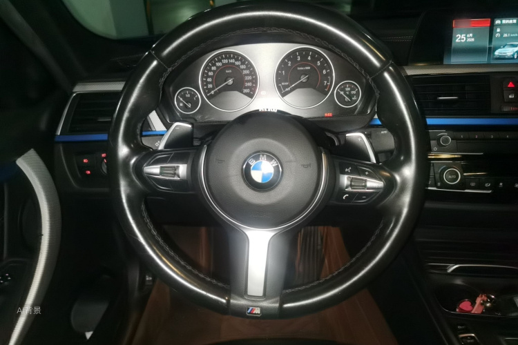 BMW 3 Series 2018 car image #12