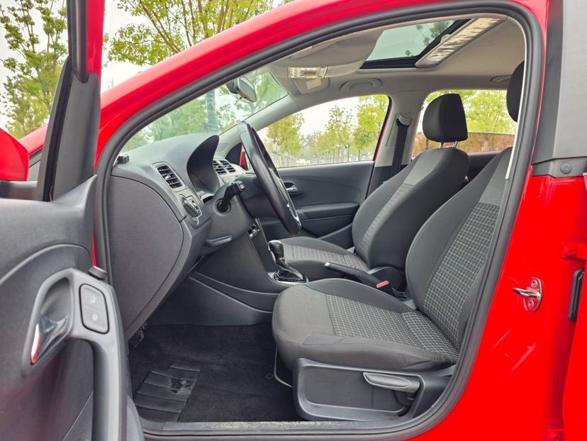Volkswagen Polo 2017 car image #6