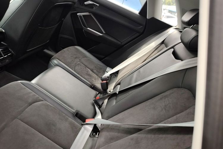 Audi Q3 2020 car image #13