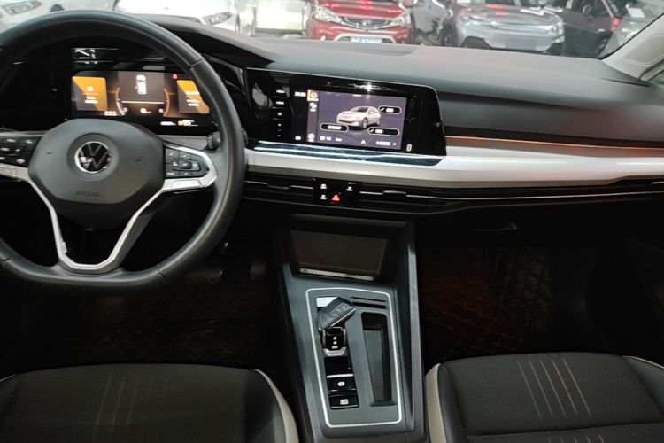 Volkswagen Golf 2022 car image #13