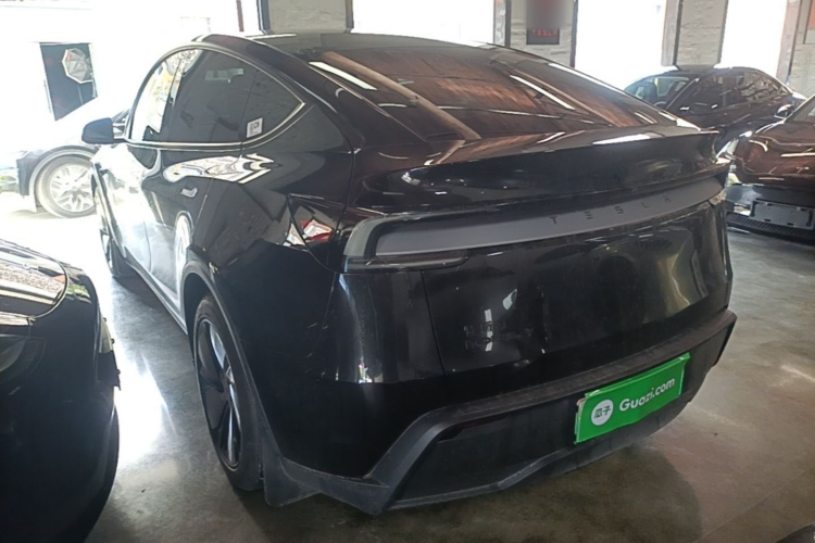 Tesla Model Y 2026 car image #5