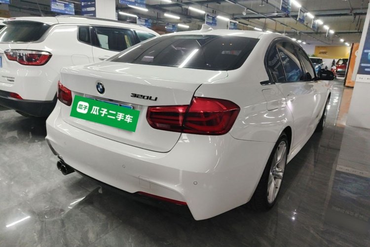 BMW 3 Series 2019 immagine di auto #7