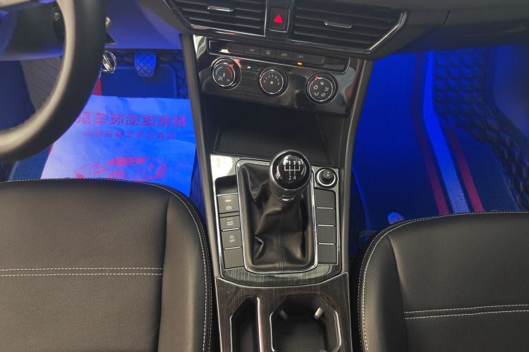 Volkswagen Bora 2021 immagine di auto #14