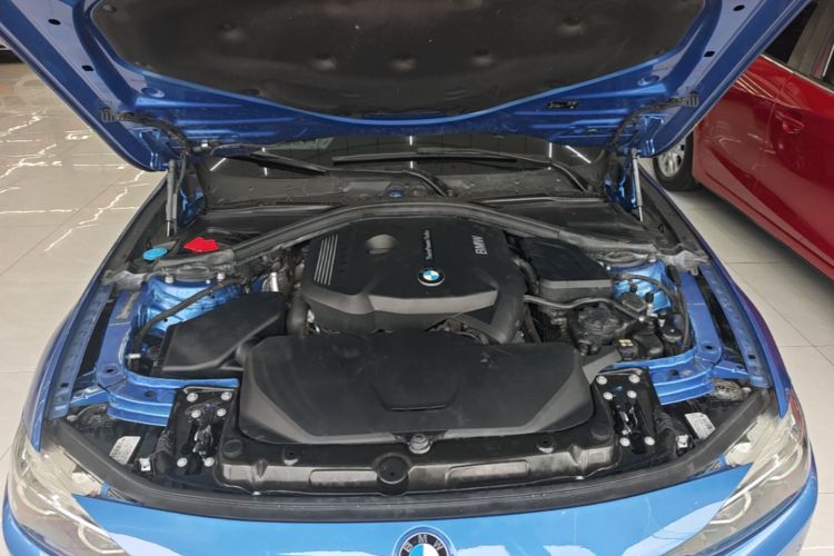 BMW 3 Series 2018 car image #20