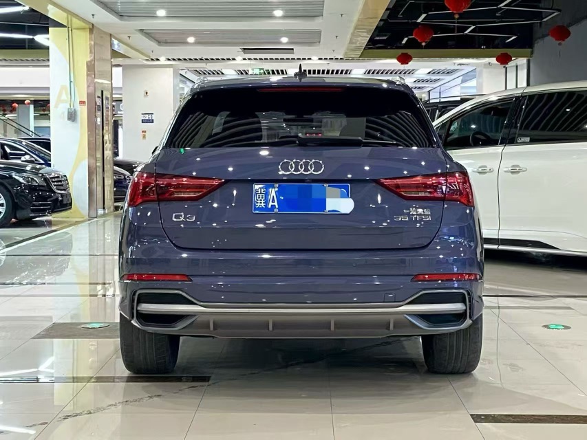 Audi Q3 2022 car image #8