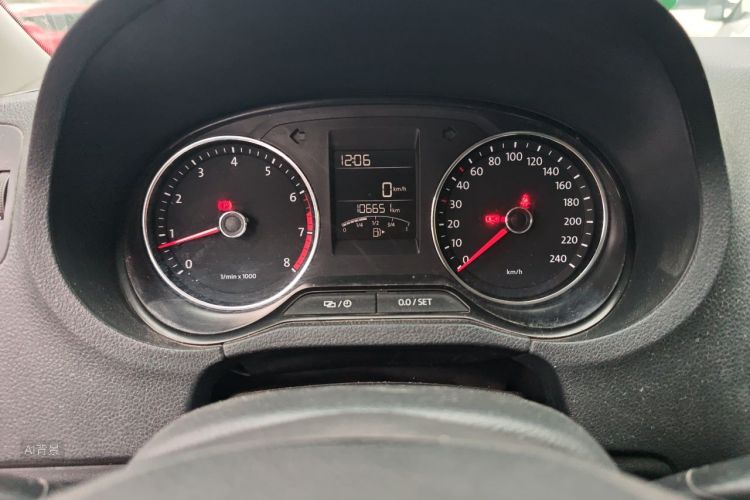 Volkswagen Polo 2016 car image #13