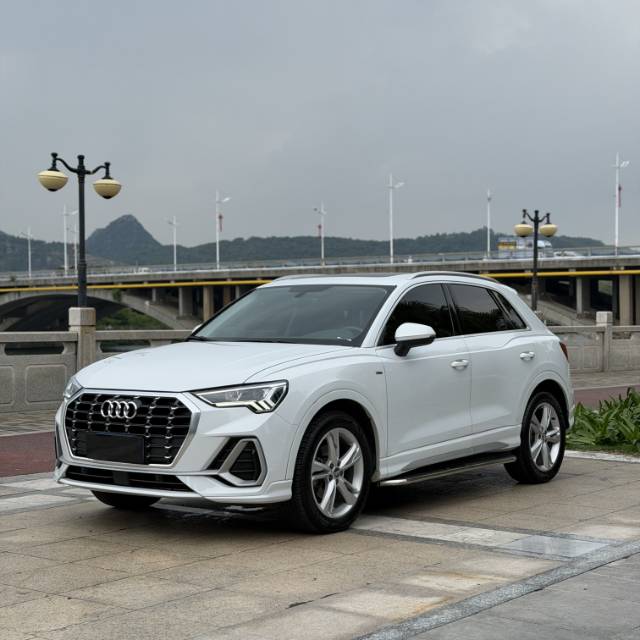 Audi Q3 2021 car image #2