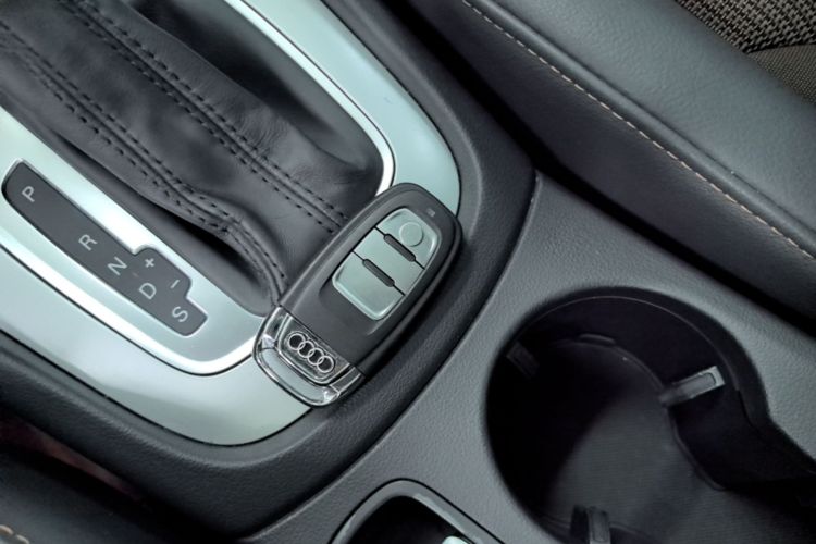 Audi Q3 2019 car image #9