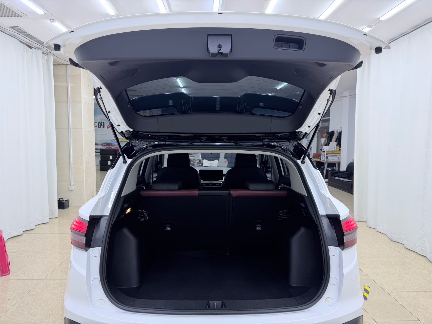 GEELY Coolray 2023 car image #17