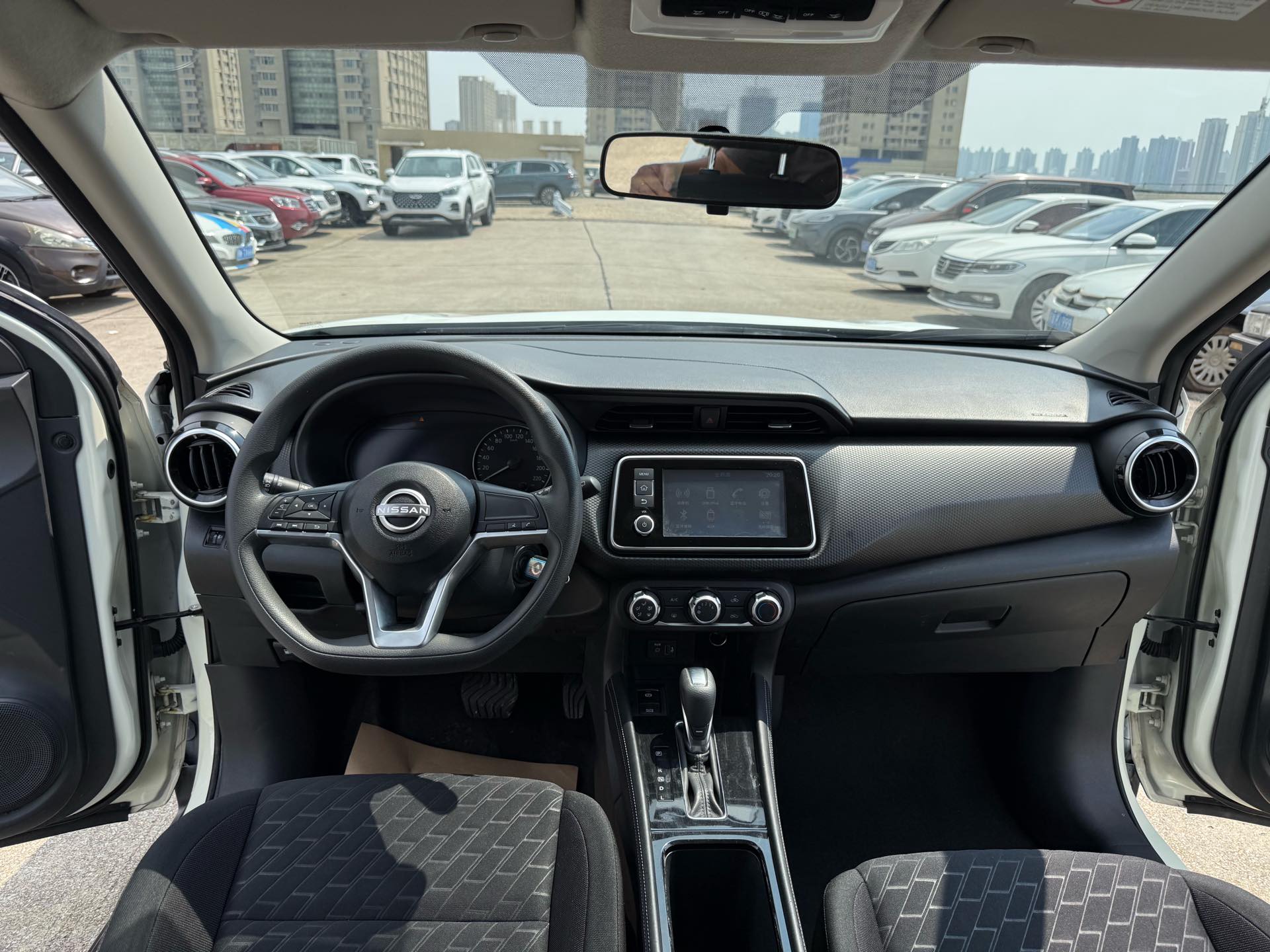 Nissan Kicks 2023 car image #5