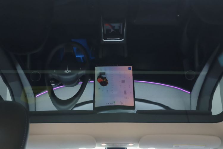 Tesla Model Y 2023 car image #20
