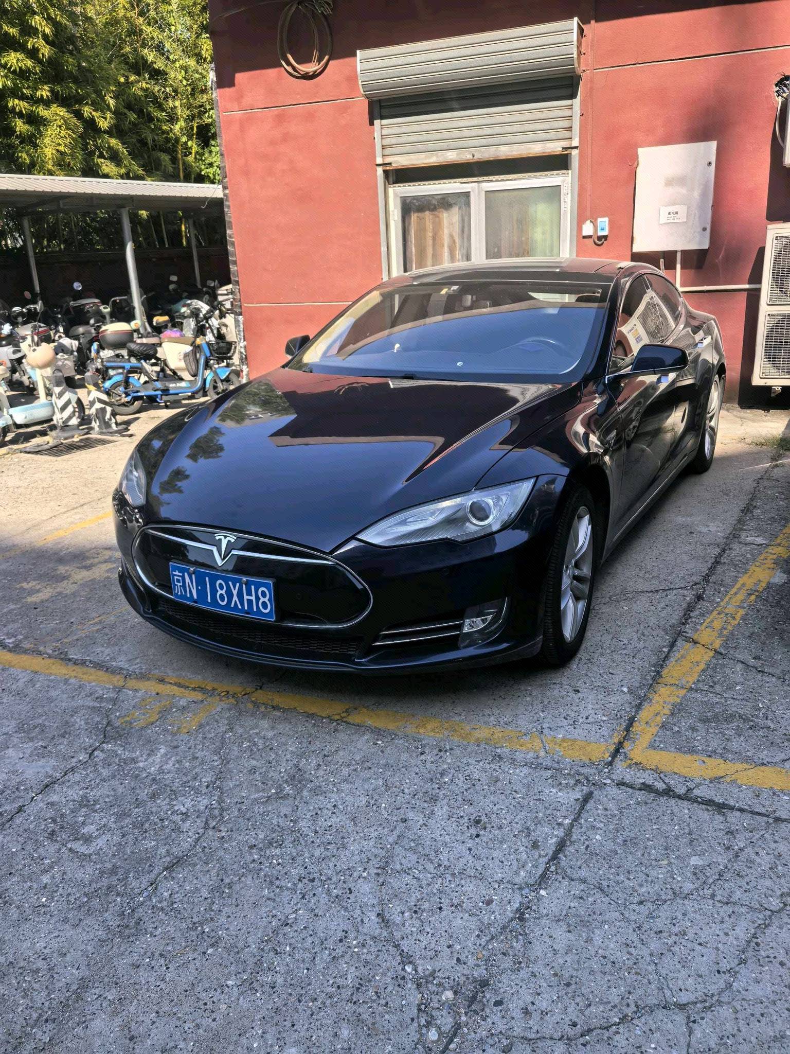 Tesla Model S 2014 car image 