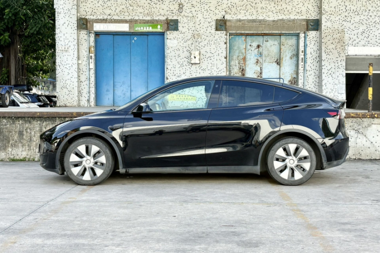 Tesla Model Y 2022 #4 Tesla Model Y 2022 car image #4