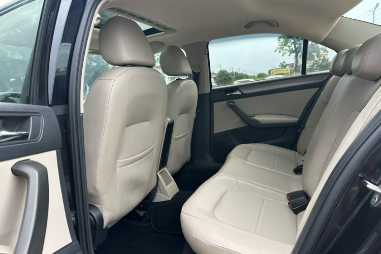 Volkswagen Santana 2015 car image #9