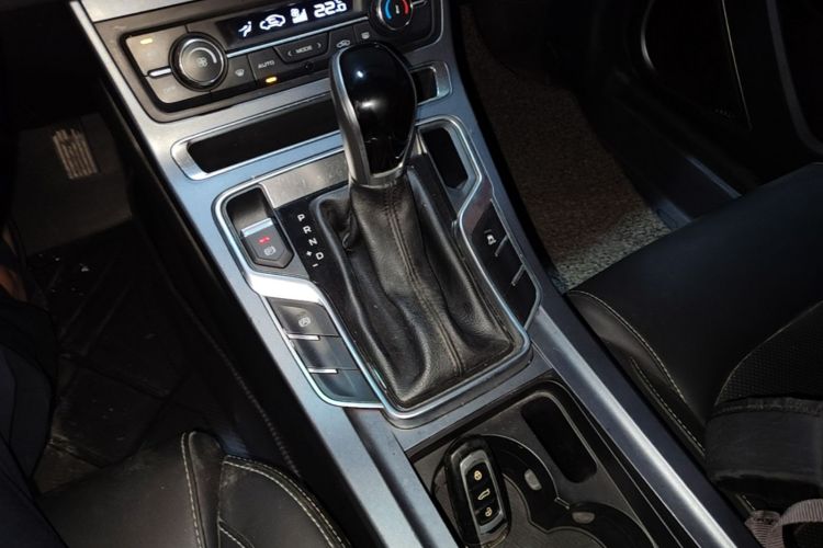 GEELY Emgrand 2018 car image #14