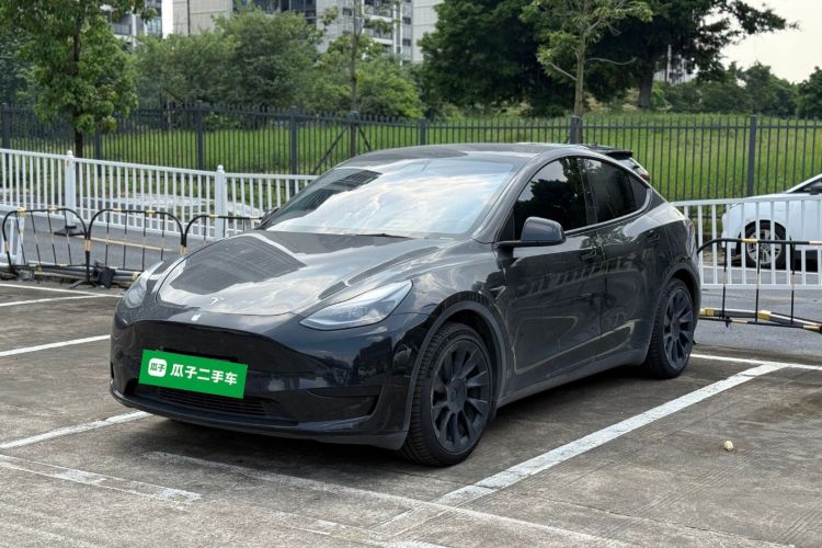 Tesla Model Y 2023 car image #2