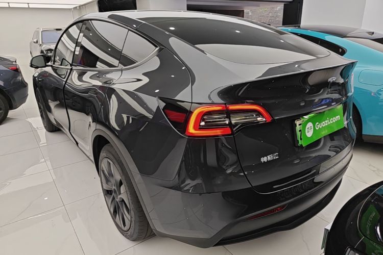 Tesla Model Y 2024 #5 Tesla Model Y 2024 car image #5