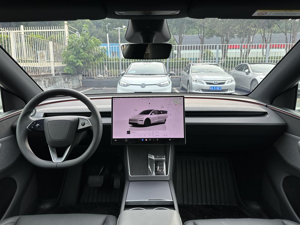 Tesla Model Y 2026 #10 Tesla Model Y 2026 car image #10
