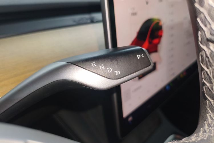 Tesla Model Y 2022 car image #14