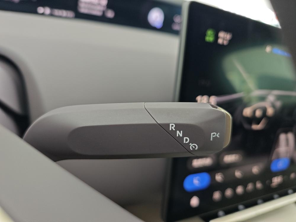 Avatr 12 2023 car image #12
