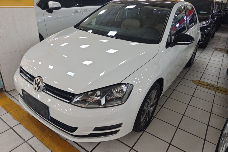 Volkswagen Golf 2017 car image #2