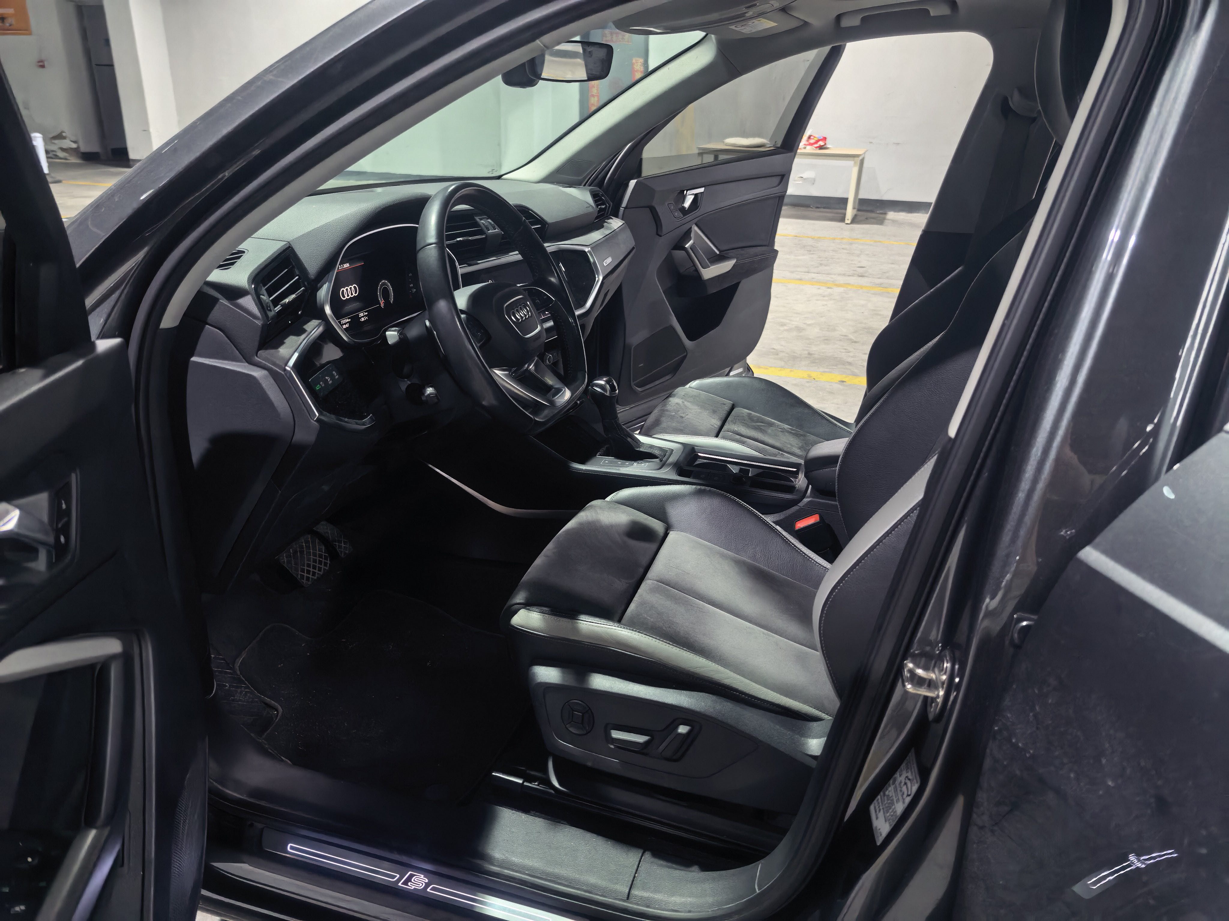 Audi Q3 2022 car image #6