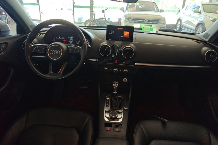 Audi A3 2018 car image #10