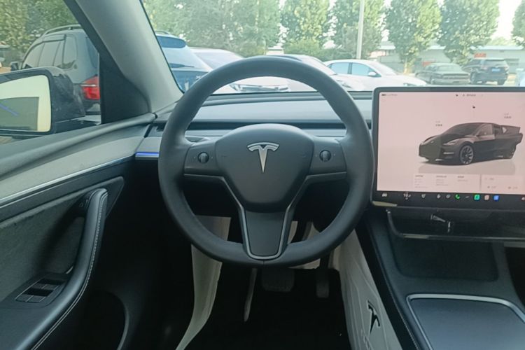 Tesla Model Y 2023 #11 Tesla Model Y 2023 car image #11