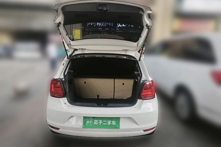Volkswagen Polo 2016 car image #17