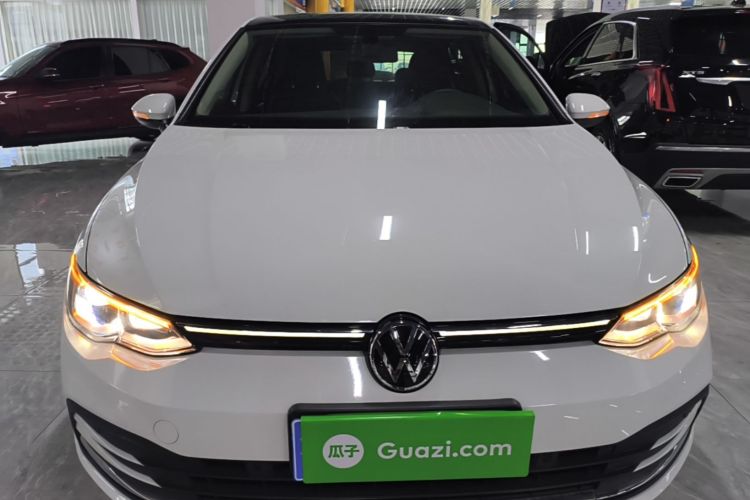 Volkswagen Golf 2023 car image #3