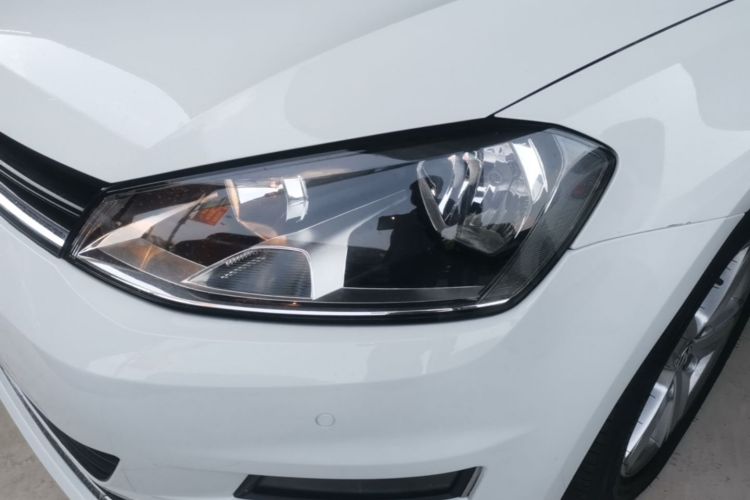 Volkswagen Golf 2017 car image #23