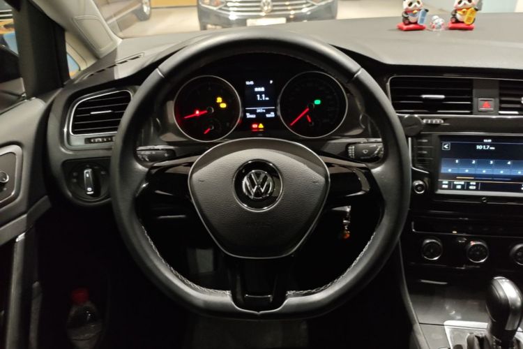 Volkswagen Golf 2017 car image #12