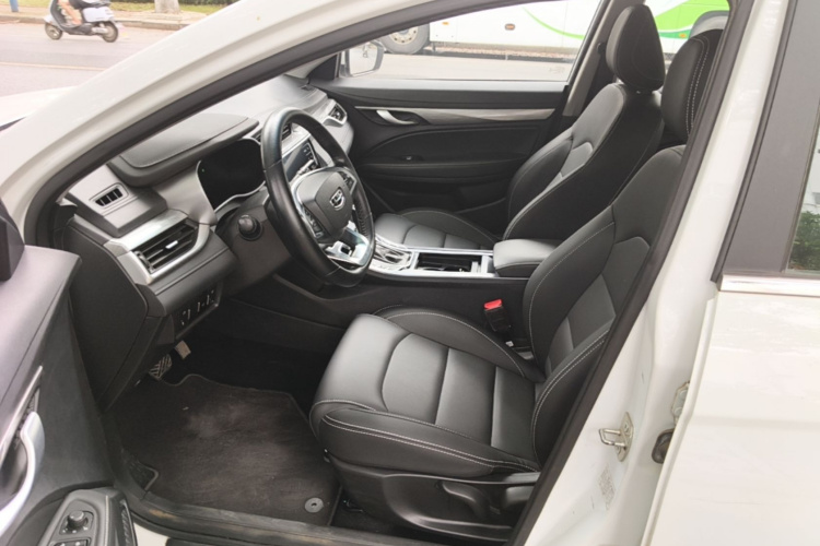 GEELY Emgrand 2019 car image #15