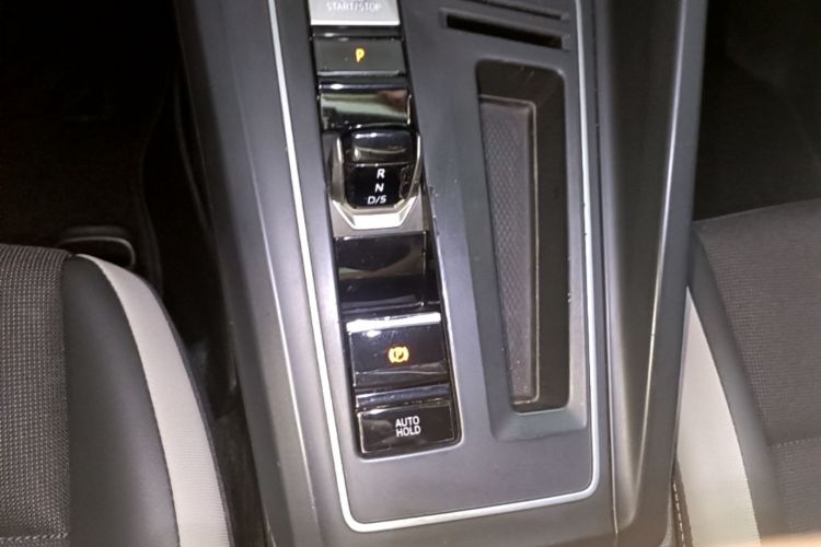 Volkswagen Golf 2021 car image #14