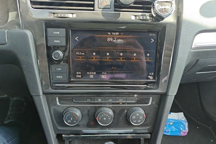 Volkswagen Golf 2019 car image #13