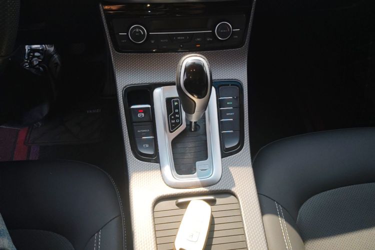 GEELY Emgrand GS 2018 immagine di auto #14