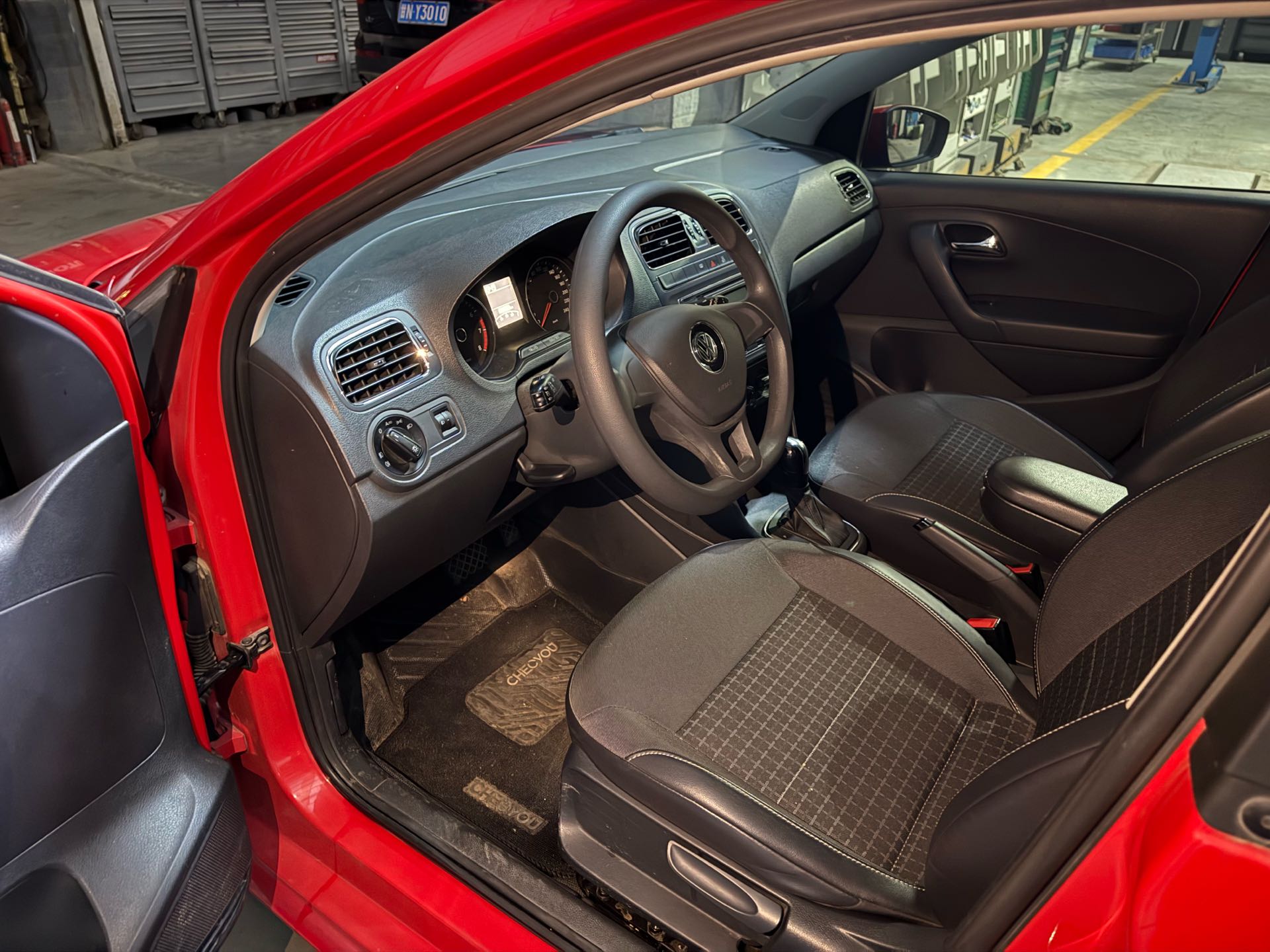 Volkswagen Polo 2015 صورة سيارة #7
