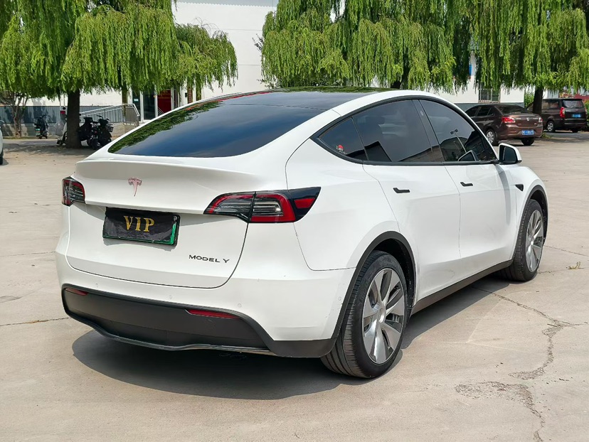 Tesla Model Y 2022 car image #3