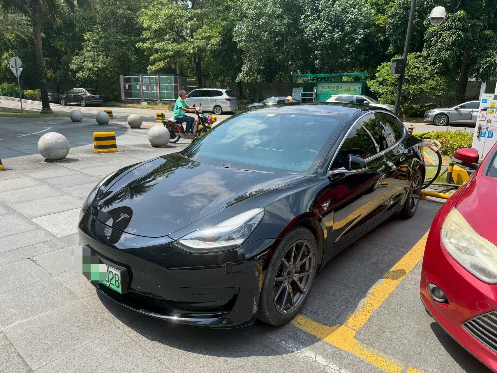 Tesla Model 3 2020 car image 