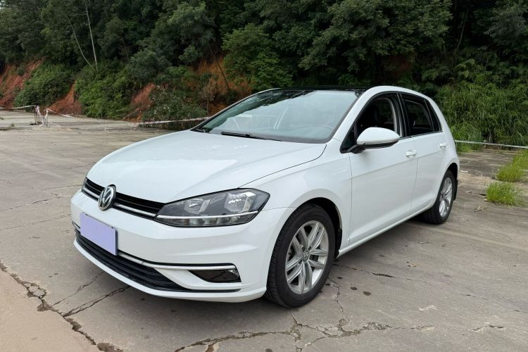 Volkswagen Golf 2019 car image #2