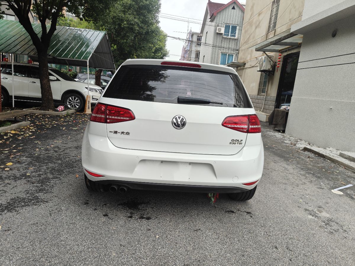 Volkswagen Golf 2017 car image #4