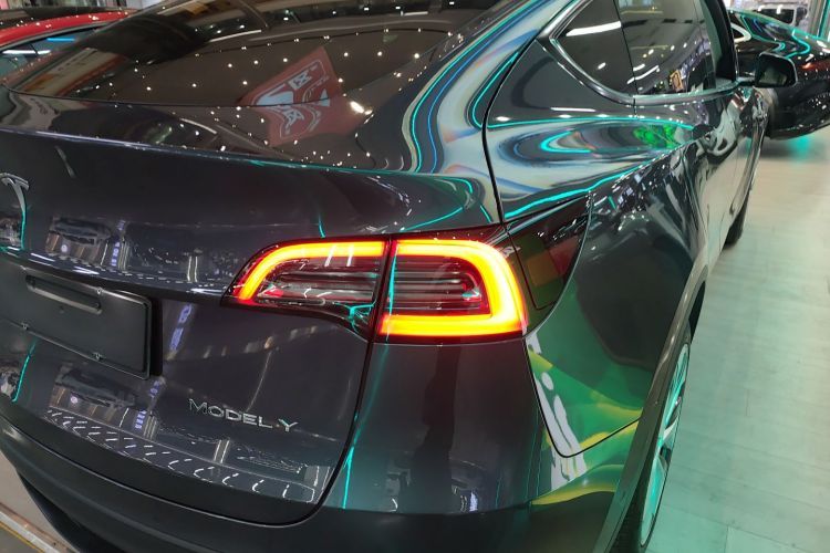 Tesla Model Y 2023 car image #8