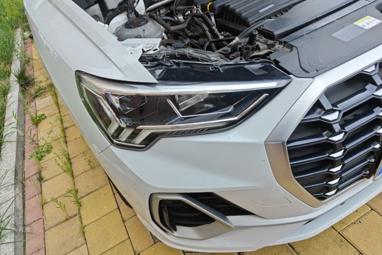 Audi Q3 2022 car image #8