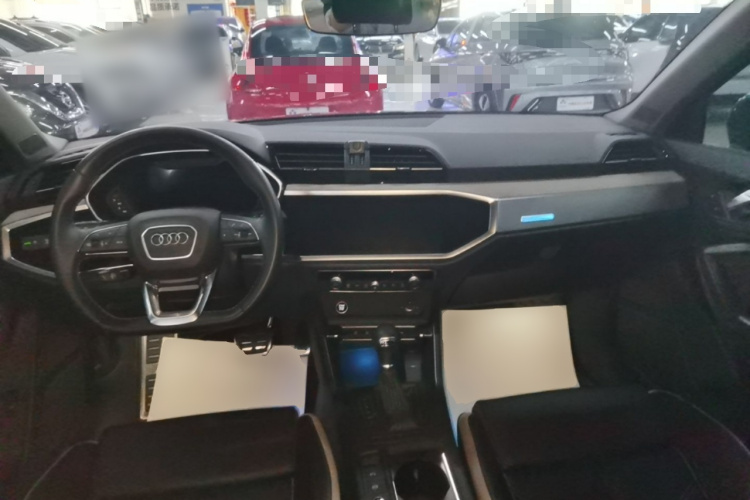 Audi Q3 2024 car image #11