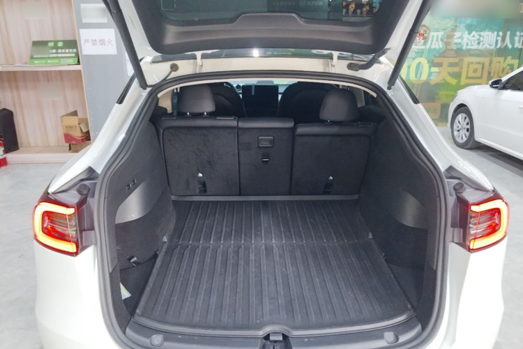 Tesla Model Y 2023 #21 Tesla Model Y 2023 car image #21