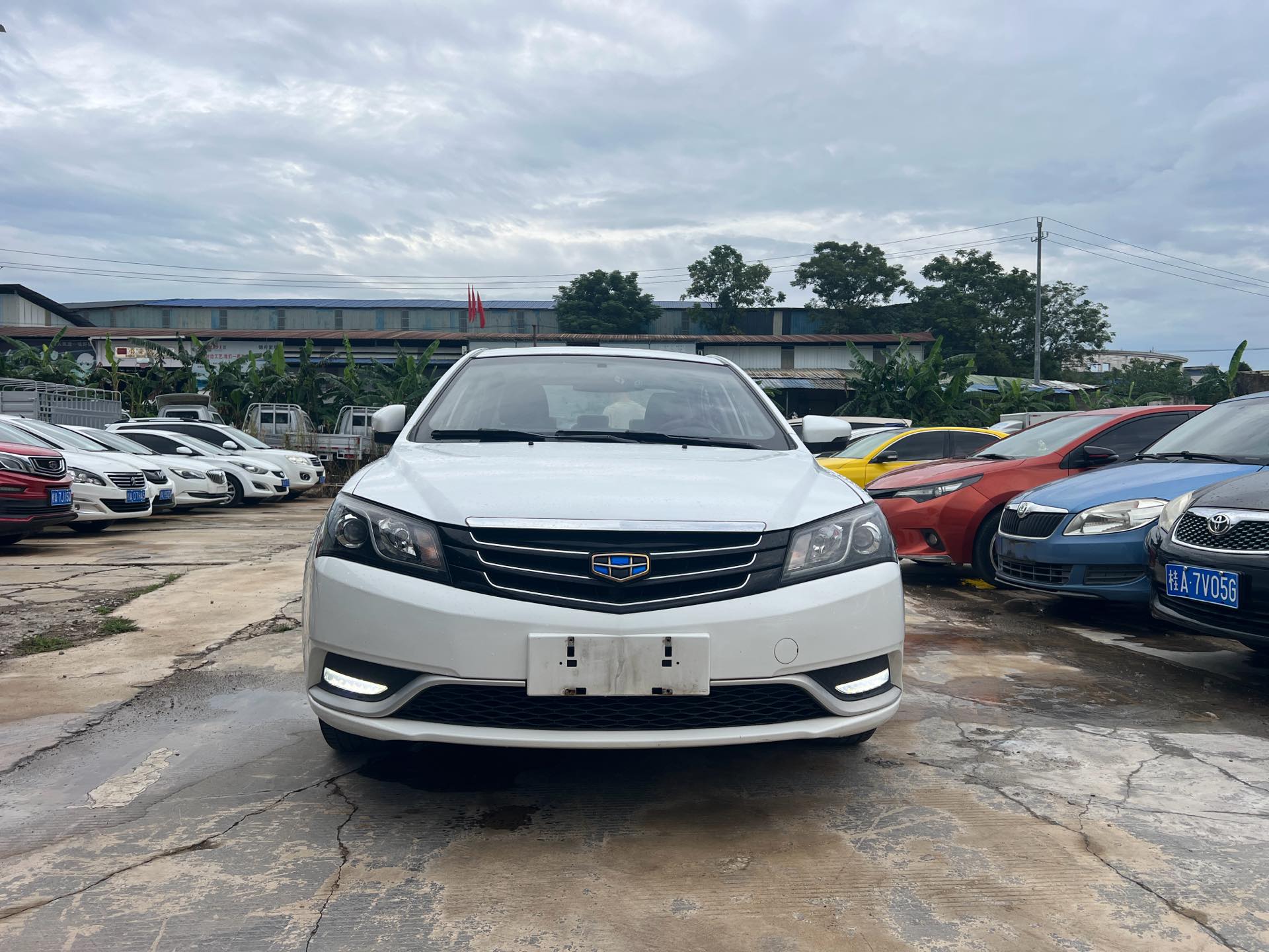 GEELY Emgrand 2016 car image #2