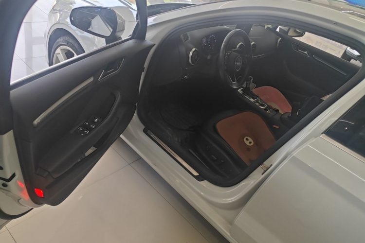 Audi A3 2017 car image #12