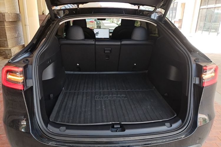 Tesla Model Y 2023 immagine di auto #19