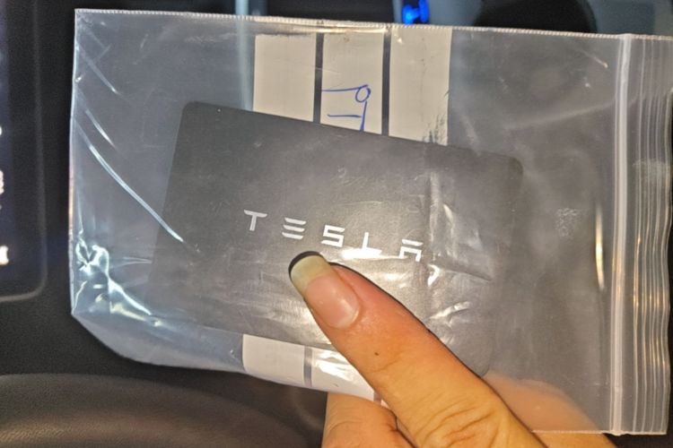 Tesla Model 3 2023 car image #9