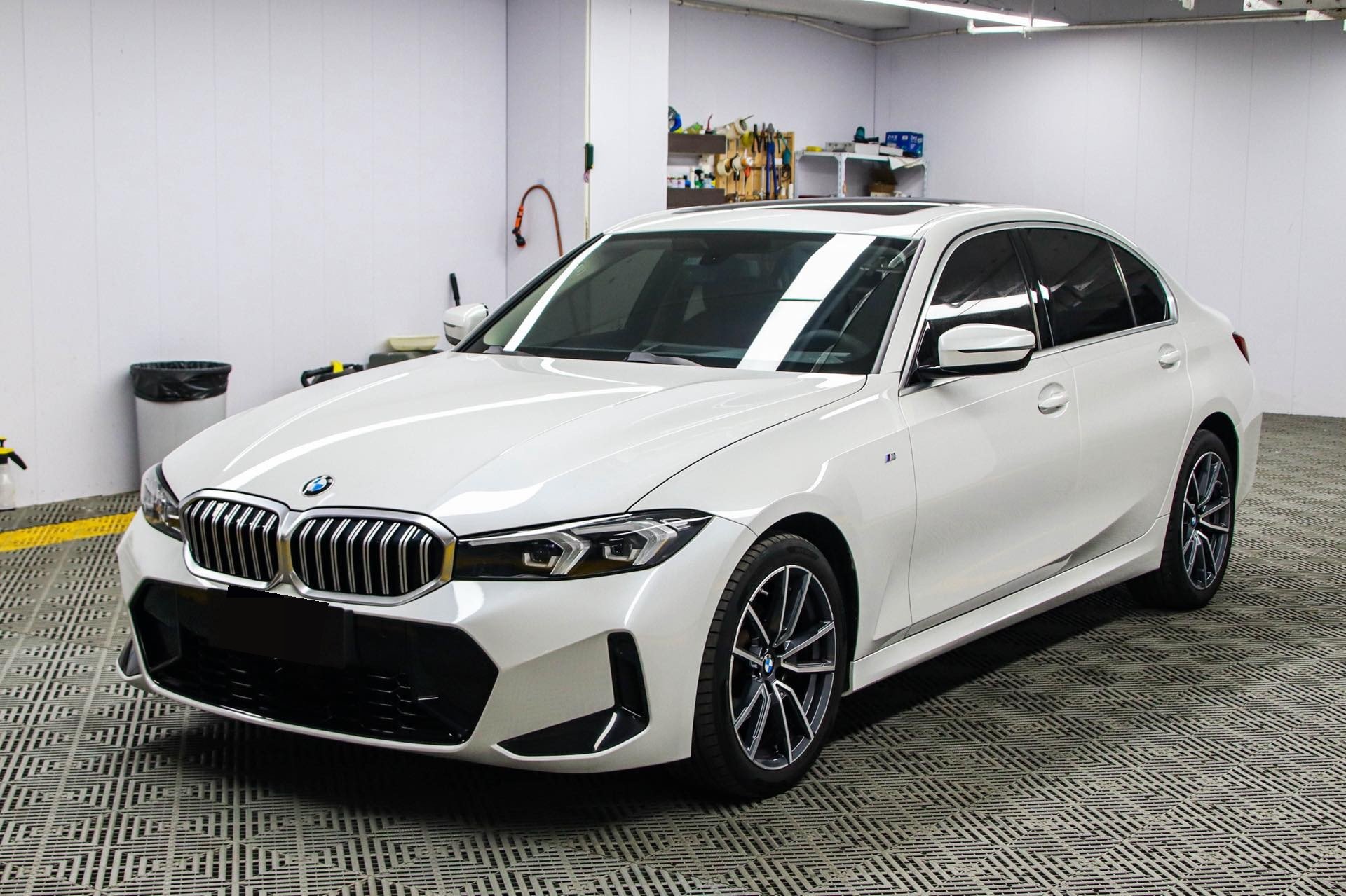 BMW 3 Series 2023 BMW 3 Series 2023 car image